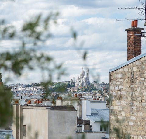Spot the beautiful towers of the Sacré Coeur from this apartment's outdoor space