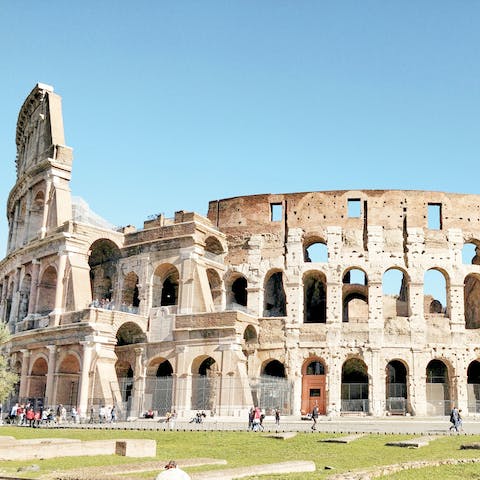 Walk to the Colosseum in just fifteen minutes