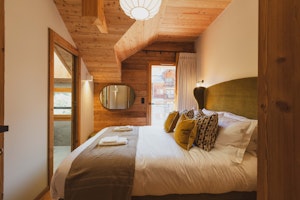 Snowy Luxury image 15