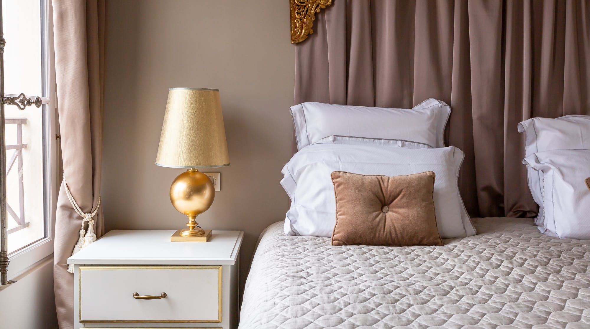 dauphine bedside lamp