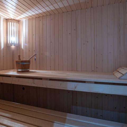 Relax in the luxurious sauna 