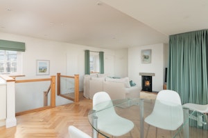 Harbour House image 4