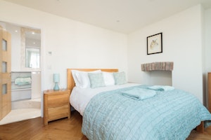 Harbour House image 3