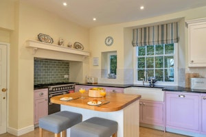 Waterside Breeze image 9