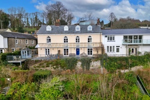 Waterside Breeze image 8