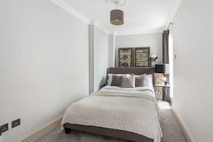 Notes of Notting Hill image 3