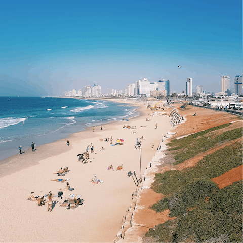 Stroll five minutes to reach the pristine beaches of Tel Aviv