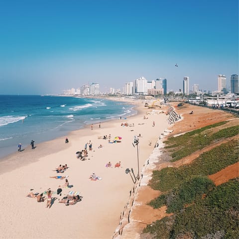 Stroll five minutes to reach the pristine beaches of Tel Aviv