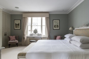 A Knightsbridge Delight image 7
