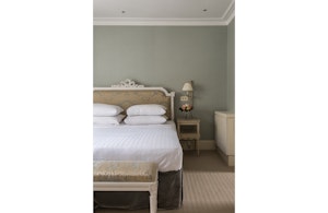 A Knightsbridge Delight image 5