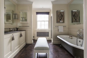 A Knightsbridge Delight image 4