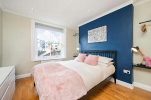 Sapphire Sway image 8