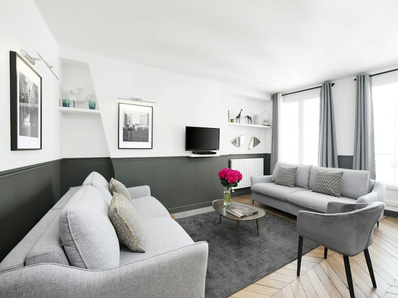Le Gris Charmant main image