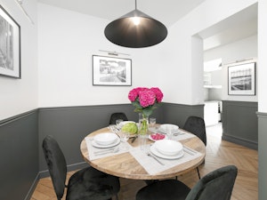 Le Gris Charmant image 13