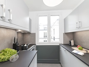 Le Gris Charmant image 10