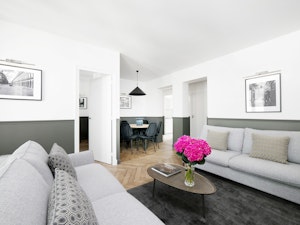 Le Gris Charmant image 8