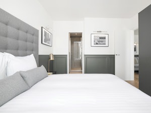 Le Gris Charmant image 7