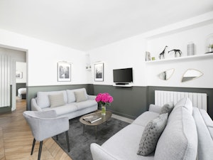 Le Gris Charmant image 6