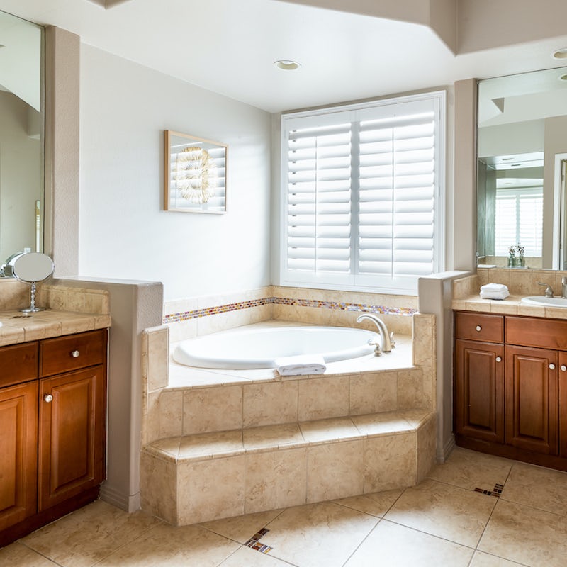 Indulge in a hot bath after a day out on the fairway