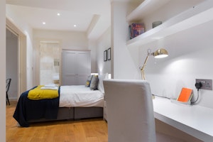 Albert's Abode image 5