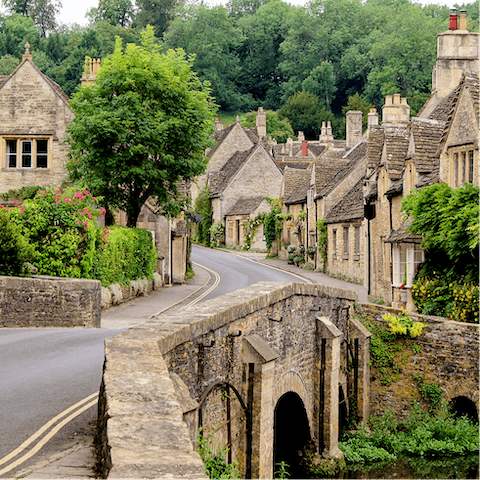 Wander down the gorgeous Cotswolds lanes