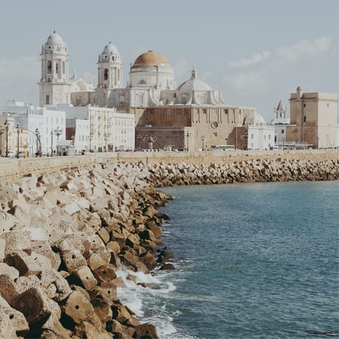 Explore the charismatic coastal city of Cadiz – approximately an hour away