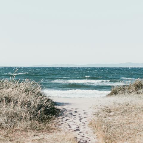 Immerse yourself in the natural beauty of the Jammerbugten region, with your nearest sandy beach a fifteen-minute walk away