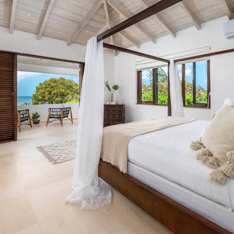 Wake up to the sea breeze in the main bedroom