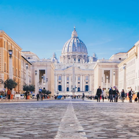 Stroll twenty minutes to the Vatican and St Peter's Basicilla