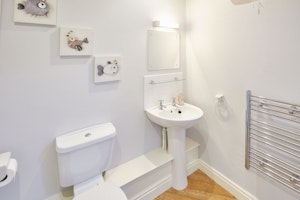 Harbourside Hideaway image 13