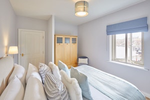 Harbourside Hideaway image 8