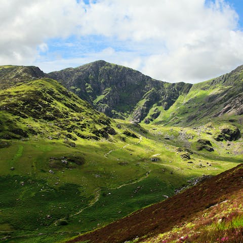 Hike to Cader Idris – the start of the walking route is just fifteen minutes away