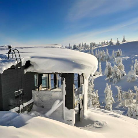 Stay at the top of Rukatunturi Fell, next to the Masto slopes