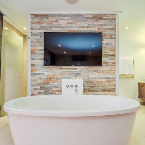 Wash off the sand and salt in the in-suite bathtub
