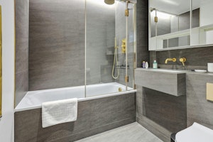 King's Cross Crown image 13
