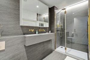 King's Cross Crown image 12