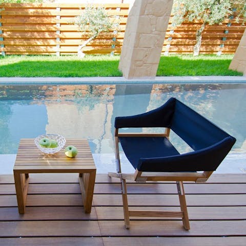 Enjoy a poolside breakfast as you make your plans for the day