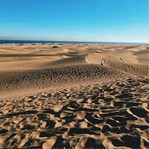 It's around a ten-minute drive to the stunning dunes of Maspalomas