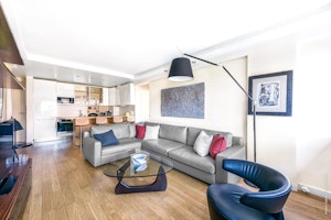 Parisian Haven image 5