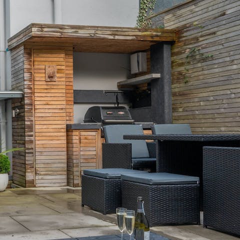 Spend sunny evenings on the patio, preparing dinner on the barbecue, while chatting around the outdoor table