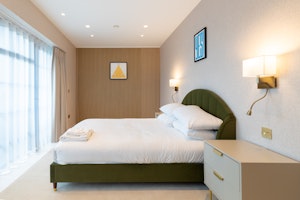 Living in London image 7