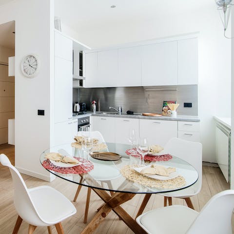 Tuck into sociable meals around the dinner table