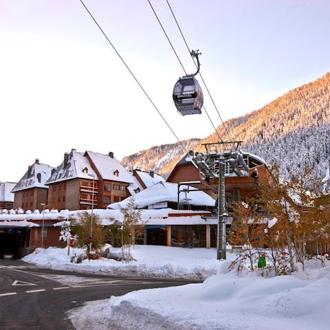 Stay next to the Baqueira ski lift