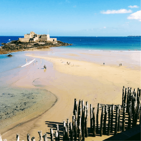 Stroll over to the nearby Eventail beach and continue to Fort National if the tide's out