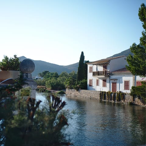 Take the seventeen-minute drive to Port de Pollença on a warm afternoon