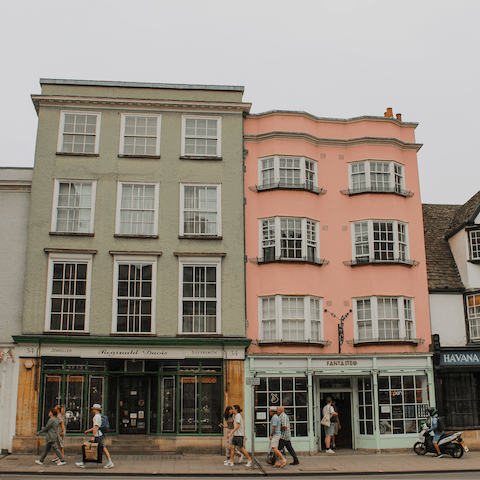 Find inspiration in charming shops, cafes and restaurants