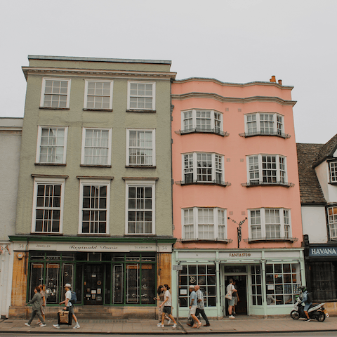 Find inspiration in charming shops, cafes and restaurants 