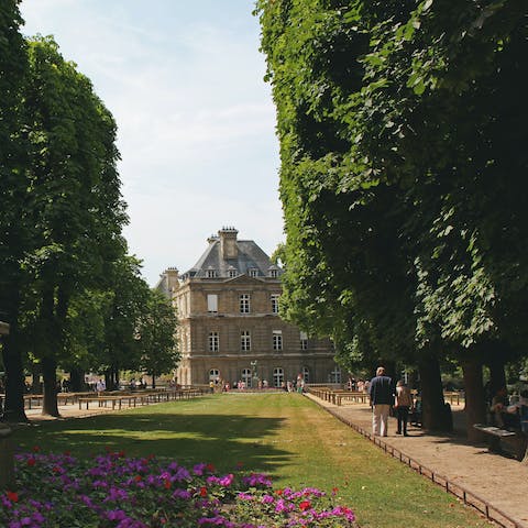 Picnic in Le Jardin du Luxembourg  – it's only ten minutes away 