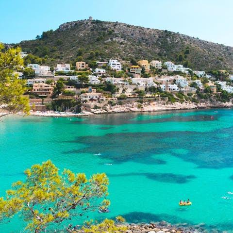 Follow the sea breeze to the beach in Moraira – 900 metres away