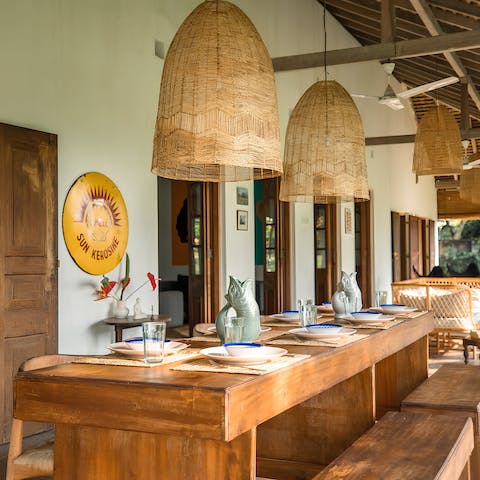 Look forward to lunching on traditional Sri Lankan dishes in the sunshine